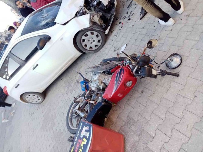 Motosiklet Sürücüsünün Ağır Yaralandığı Kaza Kamerada