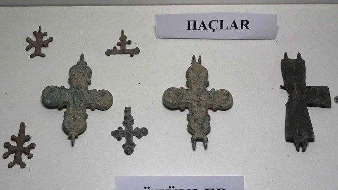 Osmanlı Ve Roma Dönemlerine Ait Yüzlerce Tarihi Eser Ele Geçirildi: Aralarındaki O Mühür Dikkat Çekti
