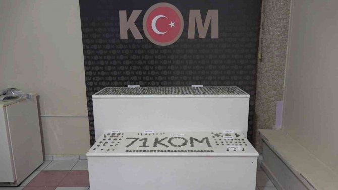 Osmanlı Ve Roma Dönemlerine Ait Yüzlerce Tarihi Eser Ele Geçirildi: Aralarındaki O Mühür Dikkat Çekti