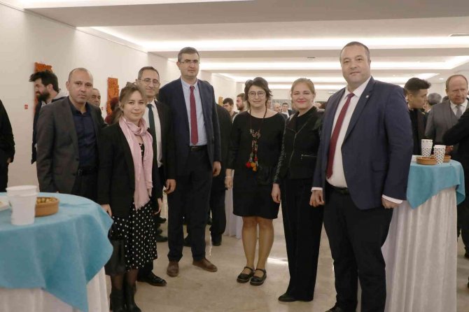 Doç. Dr. Okca’nın Dokuma Ve Örgü Eserlerden Oluşan ‘Öze Doğru’ Sergisi Beğeniye Sunuldu