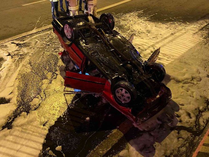 Pendik’te Kontrolden Çıkıp Takla Atan Otomobil Yandı: 4 Yaralı