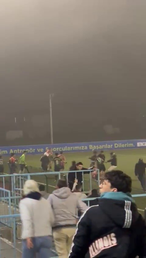 Yeşil Saha Boks Ringine, Ortalık Savaş Alanına Döndü