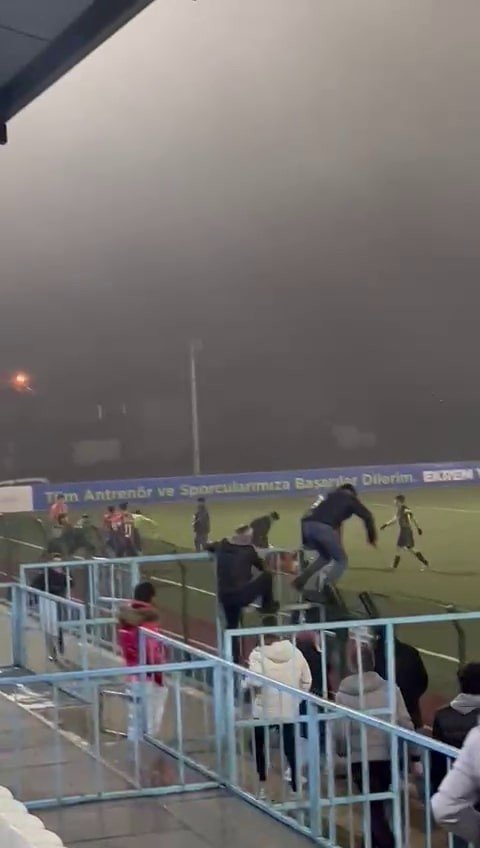 Yeşil Saha Boks Ringine, Ortalık Savaş Alanına Döndü