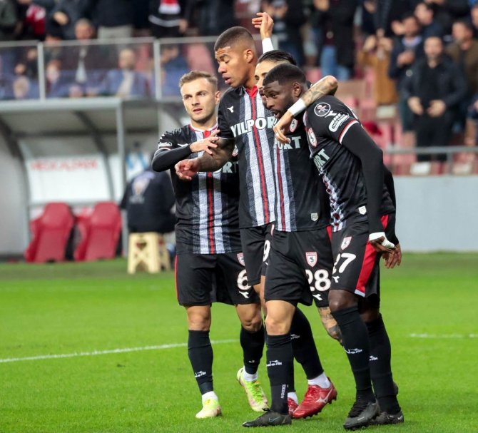 İ̇lk Yarının En Şutör Takımı Samsunspor