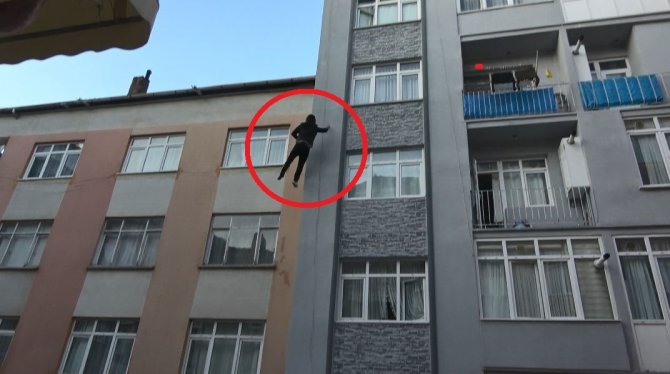 İ̇ntihara Teşebbüs Ettiği Binadan Bilincini Kaybedip Düştü