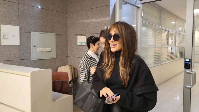 Hadise’nin Şikayetçi Olduğu Seren Serengil Adliyede: "Ebru Gündeş’i Şahit Olarak Gösterdik’’