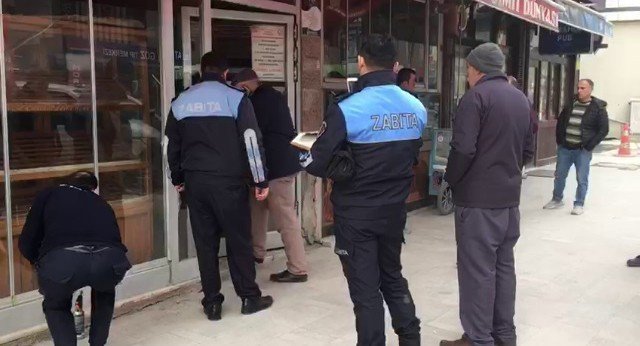 Vitrininde Fare Gezen İşletme Mühürlenerek Faaliyetlerine Son Verildi