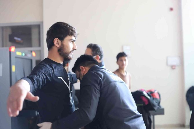 227 Düzensiz Göçmen Ağrı’dan Ülkelerine Gönderildi