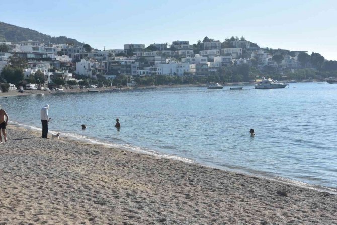 Bodrum Denize Girip Güneşlendiler