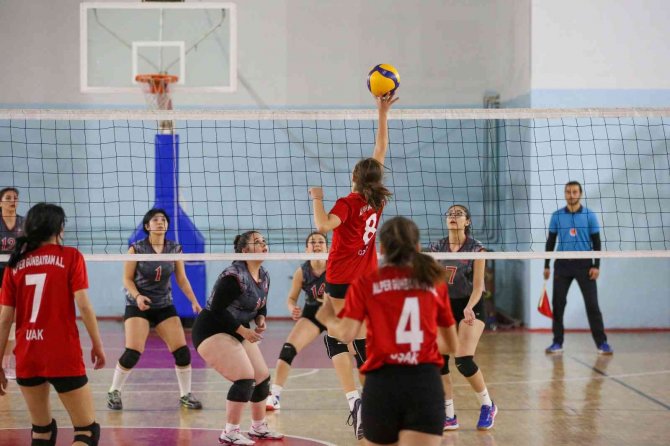 Liseler Arası Kızlar Voleybol Turnuvası Tamamlandı