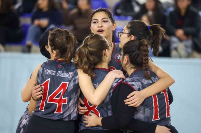 Liseler Arası Kızlar Voleybol Turnuvası Tamamlandı