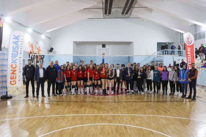 Liseler Arası Kızlar Voleybol Turnuvası Tamamlandı