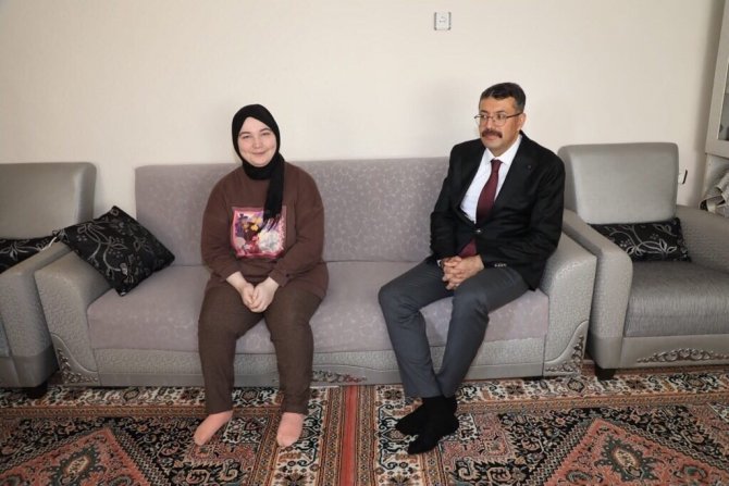 Vali Ali Çelik Sorunu Çözdü, Gülay’a Araç Tahsis Edildi