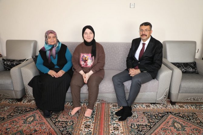 Vali Ali Çelik Sorunu Çözdü, Gülay’a Araç Tahsis Edildi