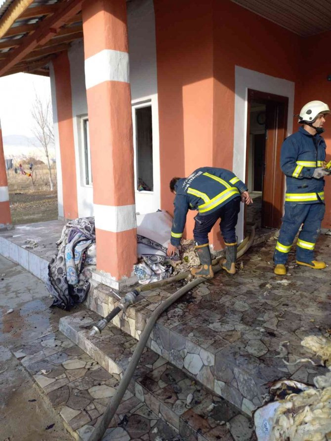 Gürpınar’da Ev Yangını