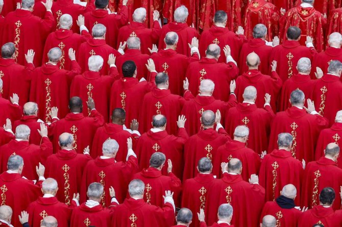 Eski Papa 16. Benedict, Vatikan’da Defnedildi