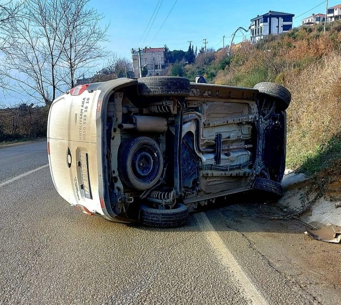 Esenköy’de Kontrolden Çıkan Kamyonet Devrildi