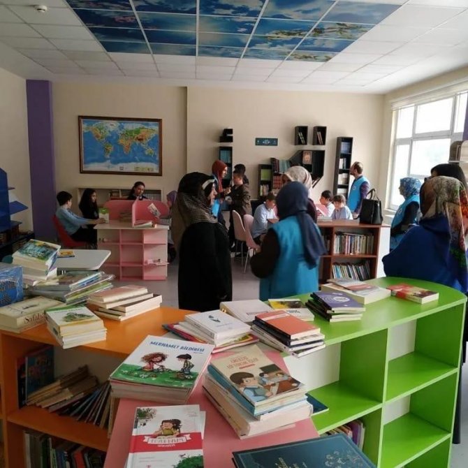 Kış Bayramı Projesiyle Çocukları Sevindirdiler