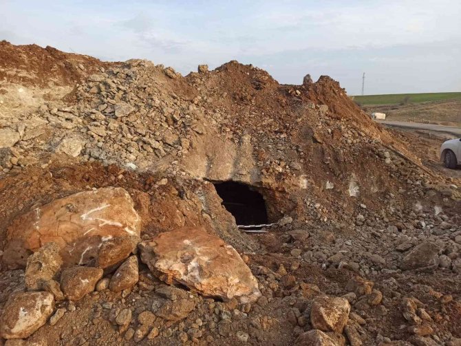 Yol Çalışmasında 1600 Yıllık Oda Mezar Bulundu