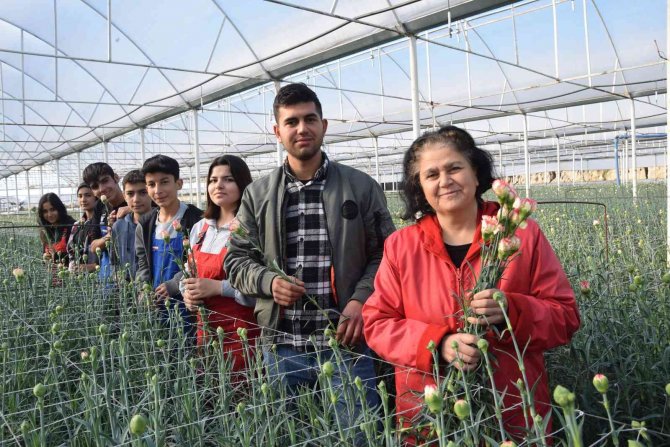 Tarımın Geleceğine Eğitimli Kadın Eli Değecek