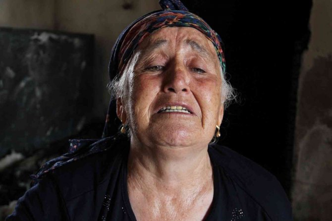 Tarihi Yangında "İ̇ğnem Bile Çıkmadı" Diyerek Feryat Eden Havva Teyze Yeni Evine Kavuştu