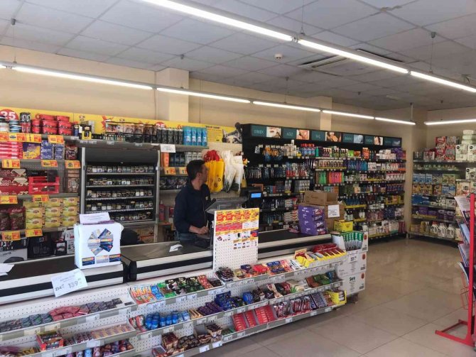 Ayvalık’ta Marketlere Yönelik Denetimler Sürüyor