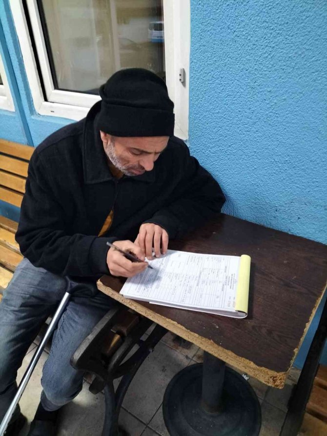 Dilencinin Bastonundan Çıkan Paralar Şoke Etti