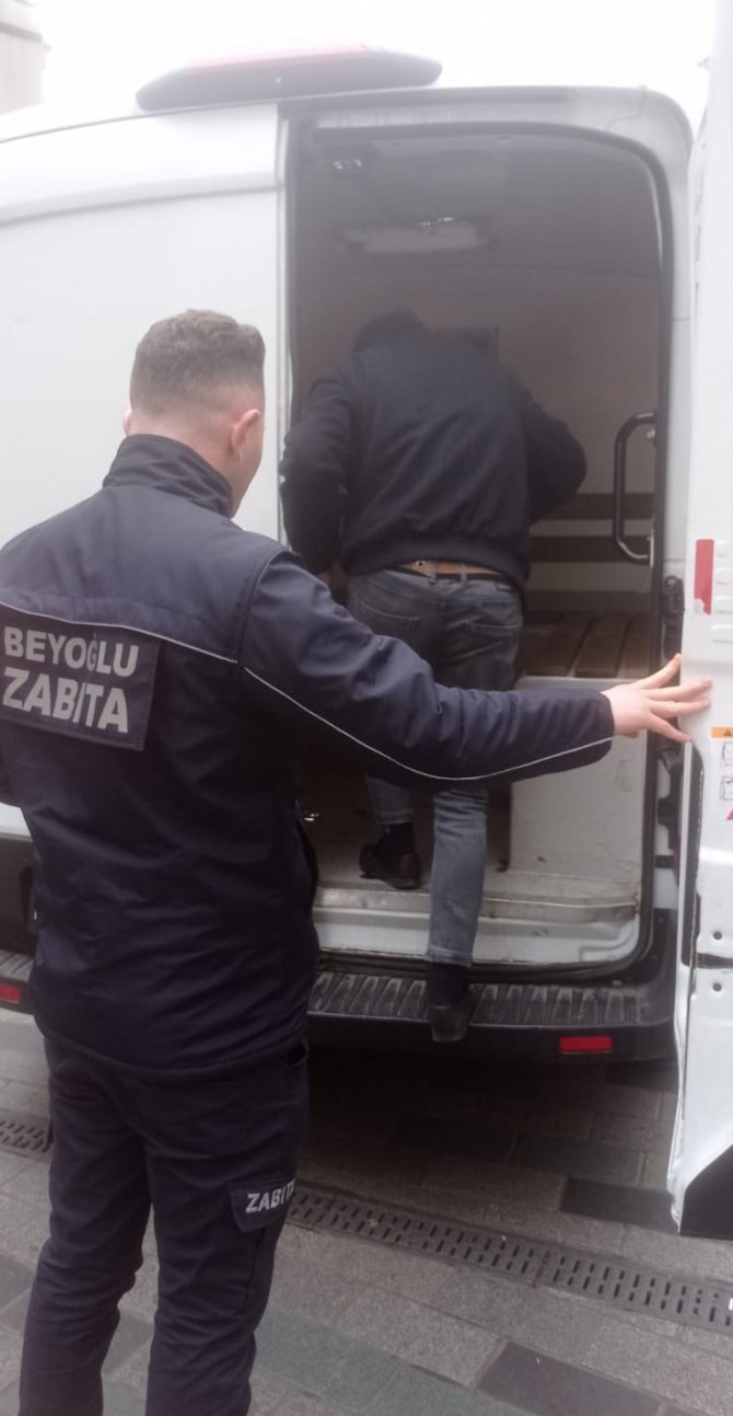 Dilencinin Bastonundan Çıkan Paralar Şoke Etti