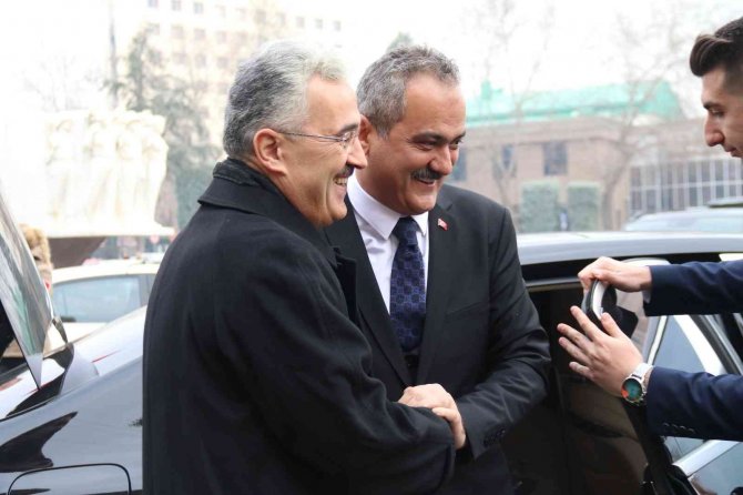 Millî Eğitim Bakanı Özer Eskişehir’de