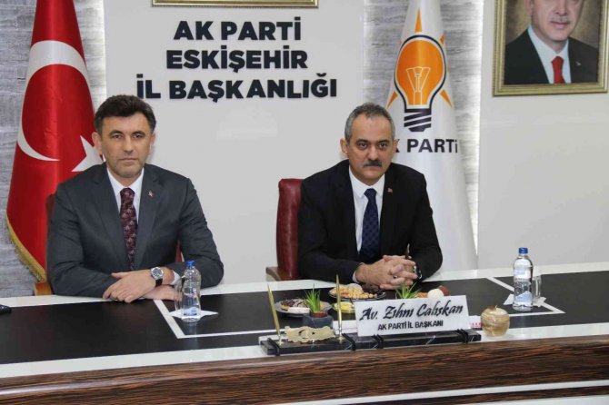 Bakan Özer, Ak Parti Eskişehir İ̇l Başkanlığı’nı Ziyaret Etti