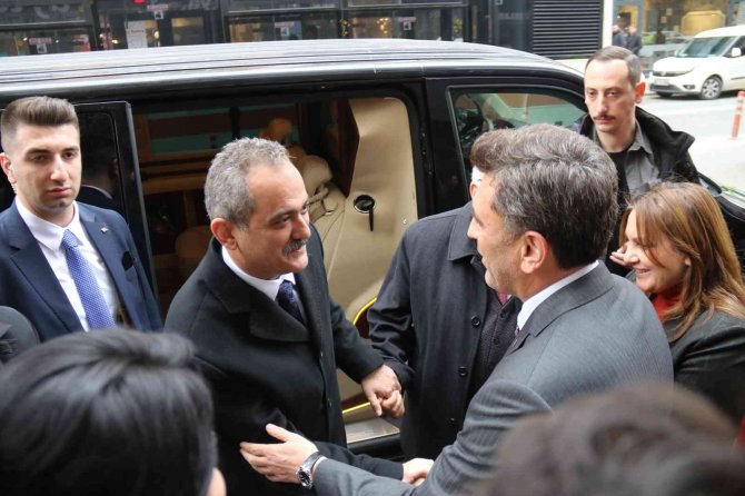 Bakan Özer, Ak Parti Eskişehir İ̇l Başkanlığı’nı Ziyaret Etti