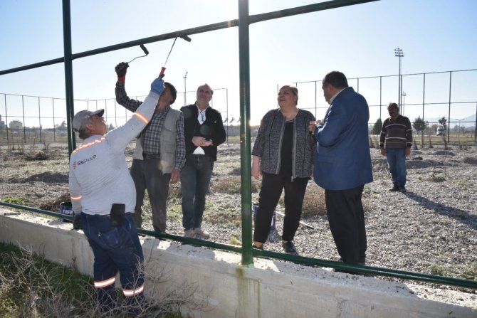 Başkan Erdem’den Büyükmangıt’a 2 Halı Saha