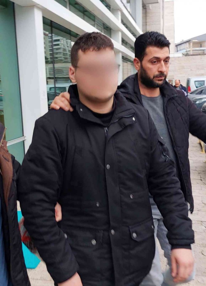 Okulda Annesini Öldüren Çocuk Tutuklandı, Babasına Ev Hapsi