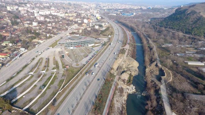 Karabük’te Kavşak Projesi Ve Araç Çayı Projesinde Çalışmalar Sürüyor