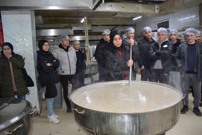 Öğrenciler Mutfağa Girdi