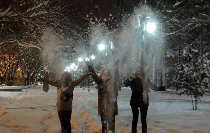 Erzincan Ve Bayburt’un Yüksek Kesimlerinde Kar Yağışı Etkisi Artırdı