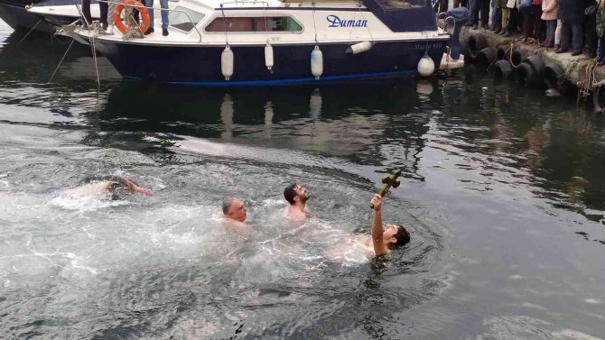 Bakırköy’de Denizden Haç Çıkarma Töreni Yapıldı