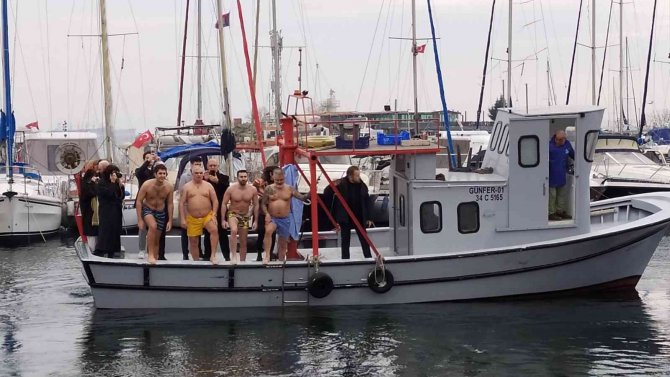 Bakırköy’de Denizden Haç Çıkarma Töreni Yapıldı