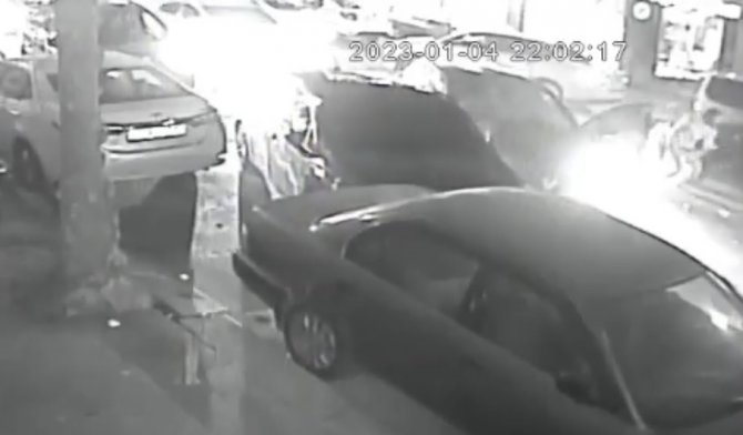 Fatih’te Polisin ‘Dur’ İhtarına Uymadı, 3 Araca Çarptı, 1 Kişi Yaralandı