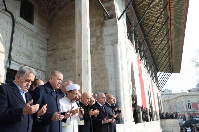 Cumhurbaşkanı Erdoğan, Restorasyonu Tamamlanan 3.5 Asırlık Yeni Cami’yi Yeniden İbadete Açtı