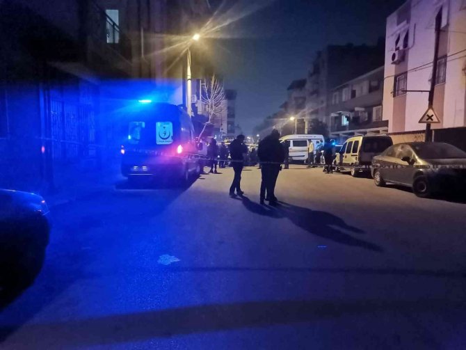 İ̇zmir’de Sır Ölüm: 18 Yaşındaki Genç Sokak Ortasında Ölü Bulundu