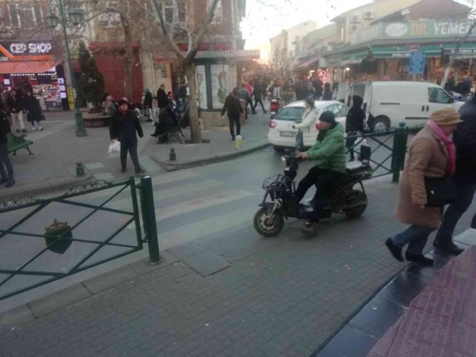 Kaldırımları Onların Mı Yayaların Mı?