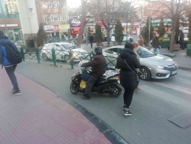 Kaldırımları Onların Mı Yayaların Mı?