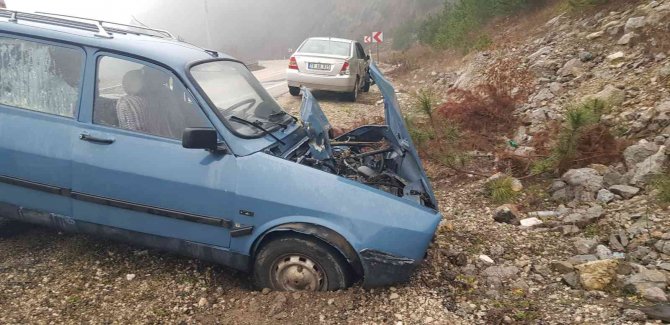 Karabük’te İki Otomobil Çarpıştı: 3 Yaralı