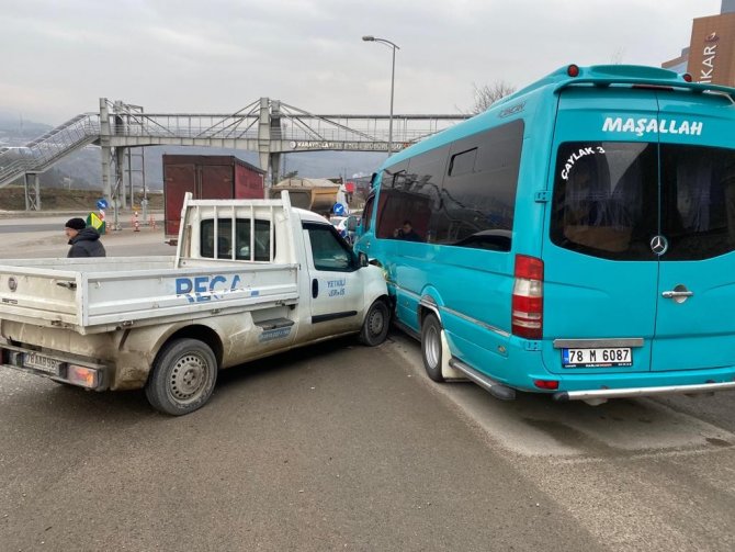 Kazada Otomobili Hasar Görünce Gözyaşlarına Boğuldu