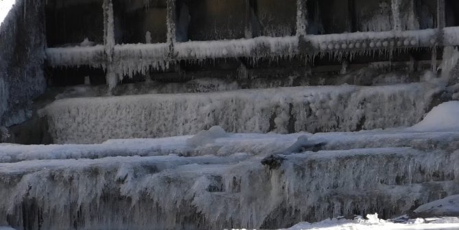 Kars’ta Soğuktan Hes Barajı Dondu