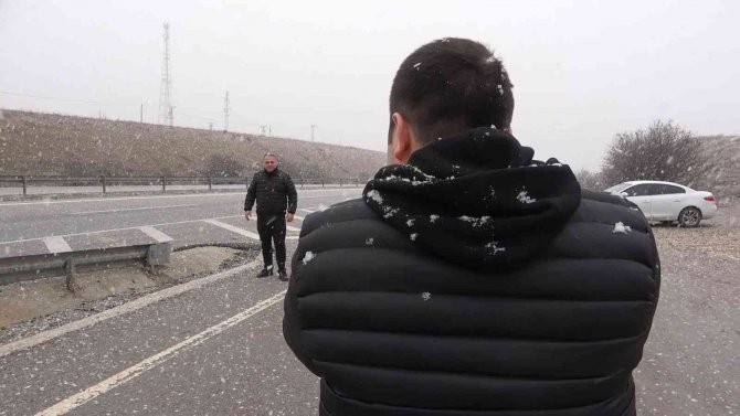 Kırıkkale’de Mevsimin İlk Karı Yağdı