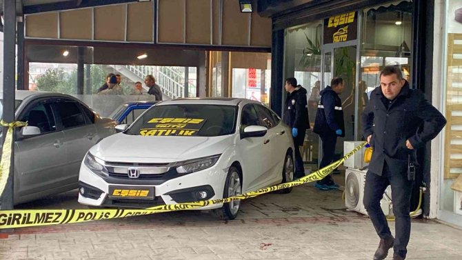Oto Galeriye Silahlı Saldırı: 2 Yaralı