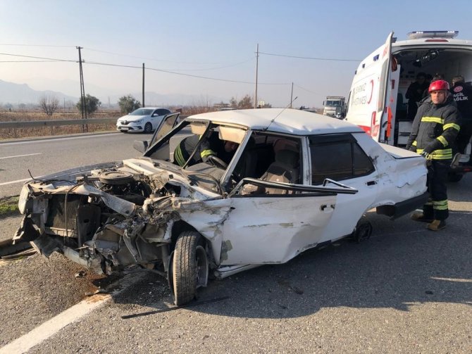 Tekeri Kopan Otomobil Karşı Şeride Geçti: 1 Yaralı