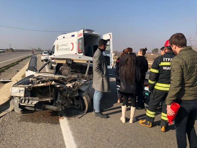 Tekeri Kopan Otomobil Karşı Şeride Geçti: 1 Yaralı